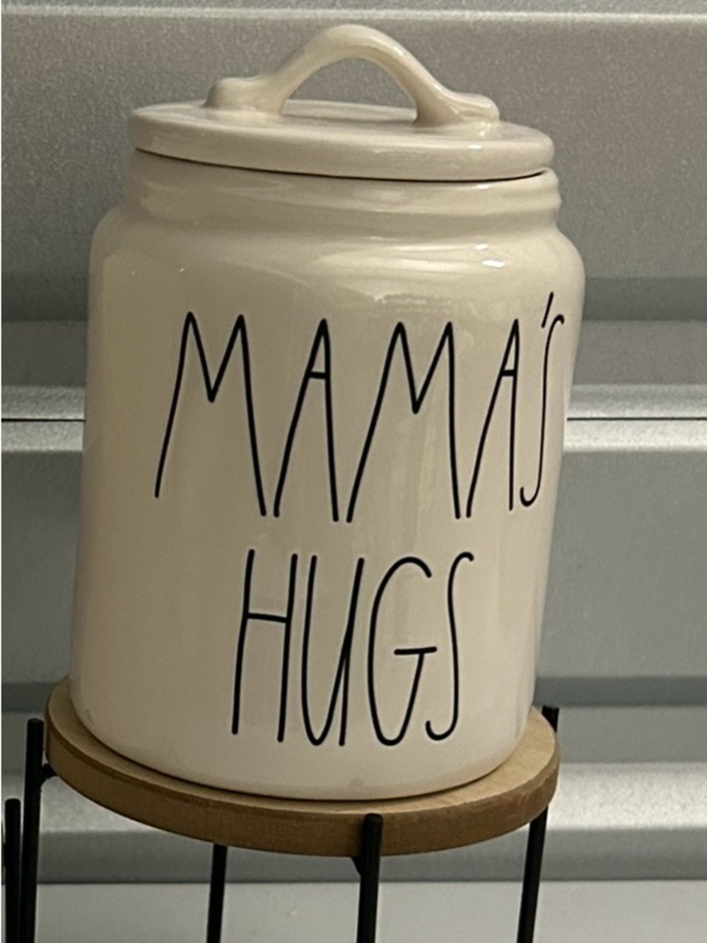 Rae Dunn Ceramic 'MAMA'S HUGS' Canister HTf